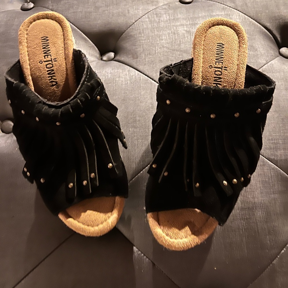MINNETONKA Wedges